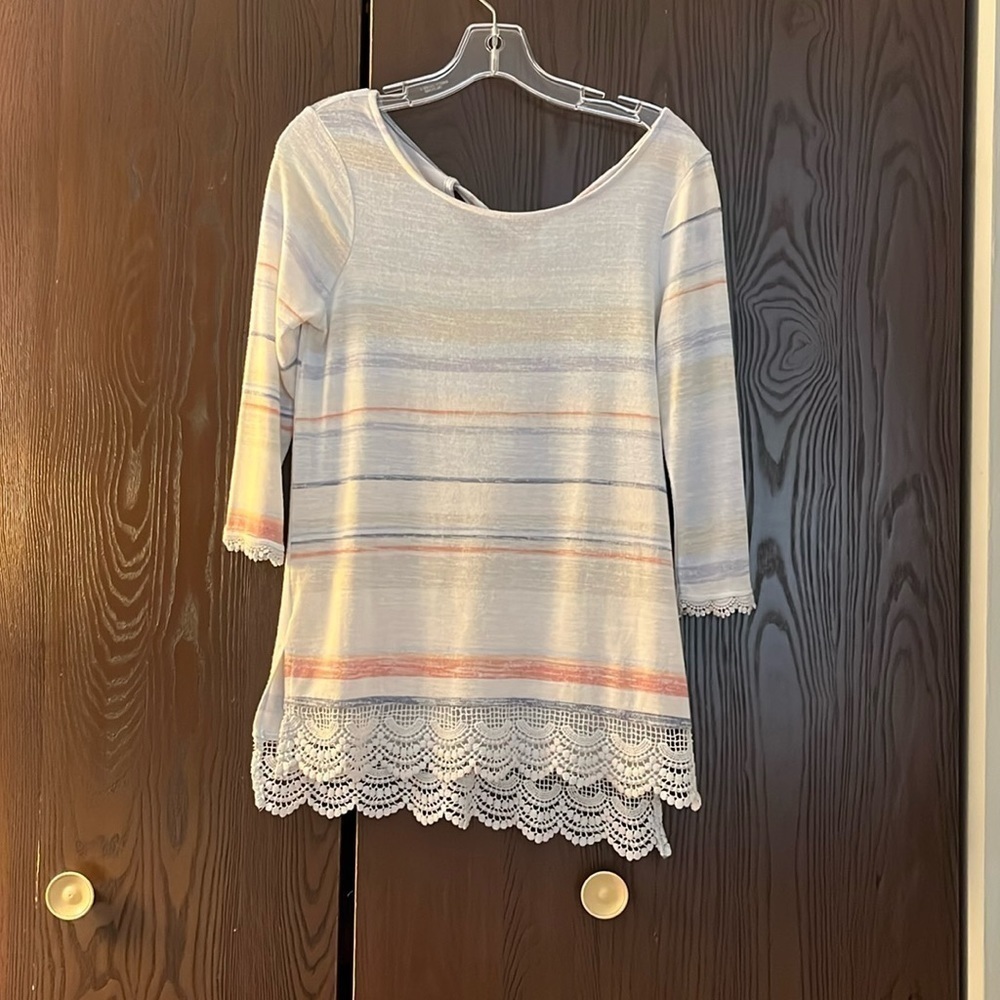 No Brand 3/4 sleeved top of pale colored stripes. Size Small